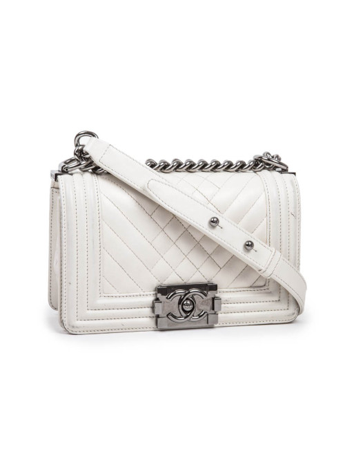 Sac BOY CHANEL cuir matellassé blanc