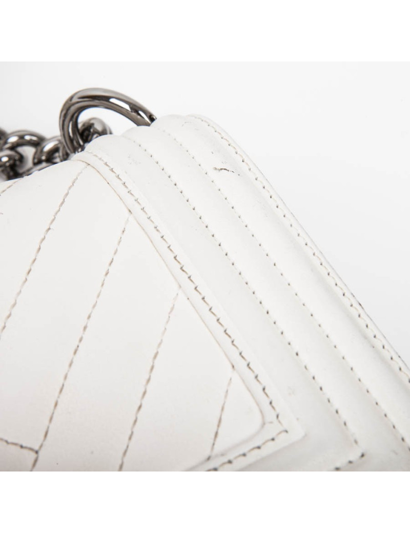 Sac BOY CHANEL cuir matellassé blanc