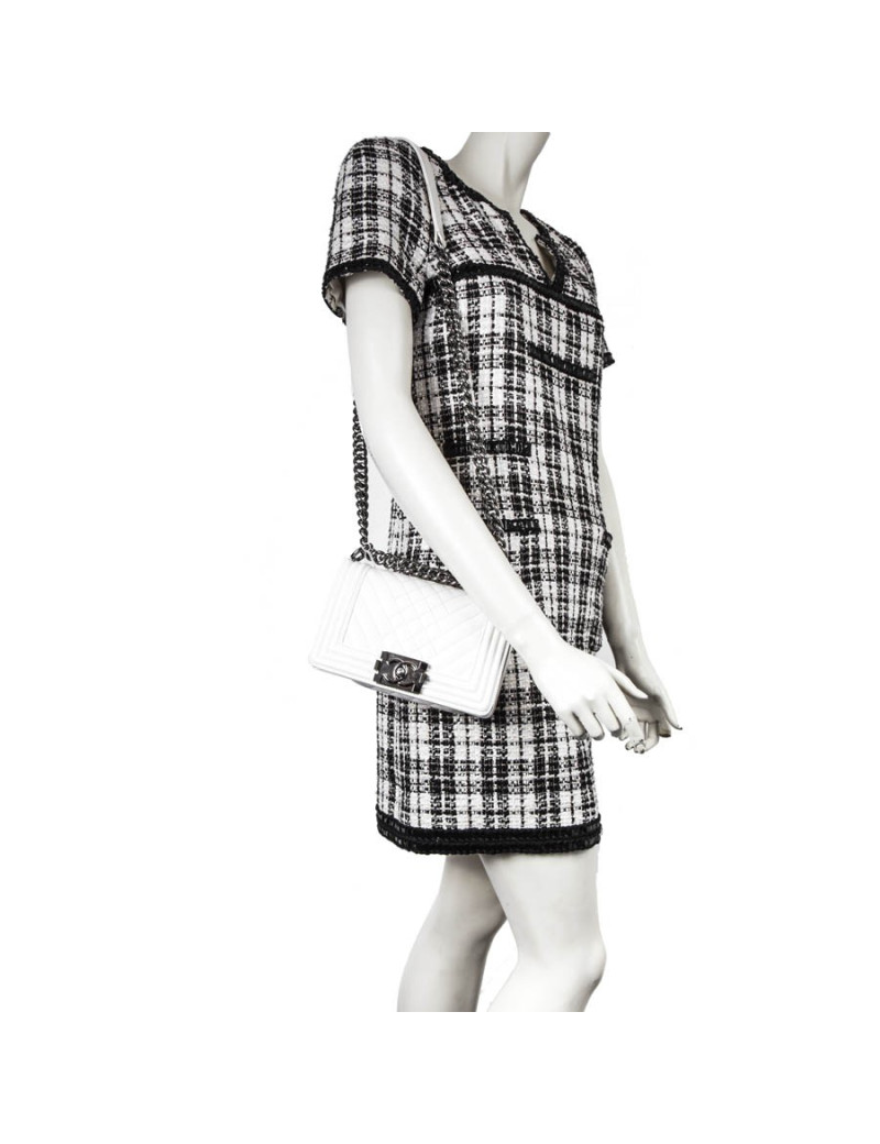 Sac BOY CHANEL cuir matellassé blanc