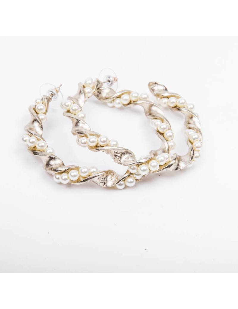 CHANEL Hoop earrings in gilded metal and pearls