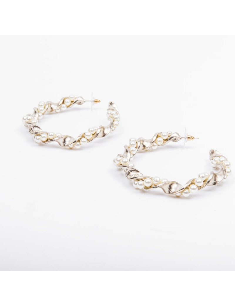 CHANEL Hoop earrings in gilded metal and pearls