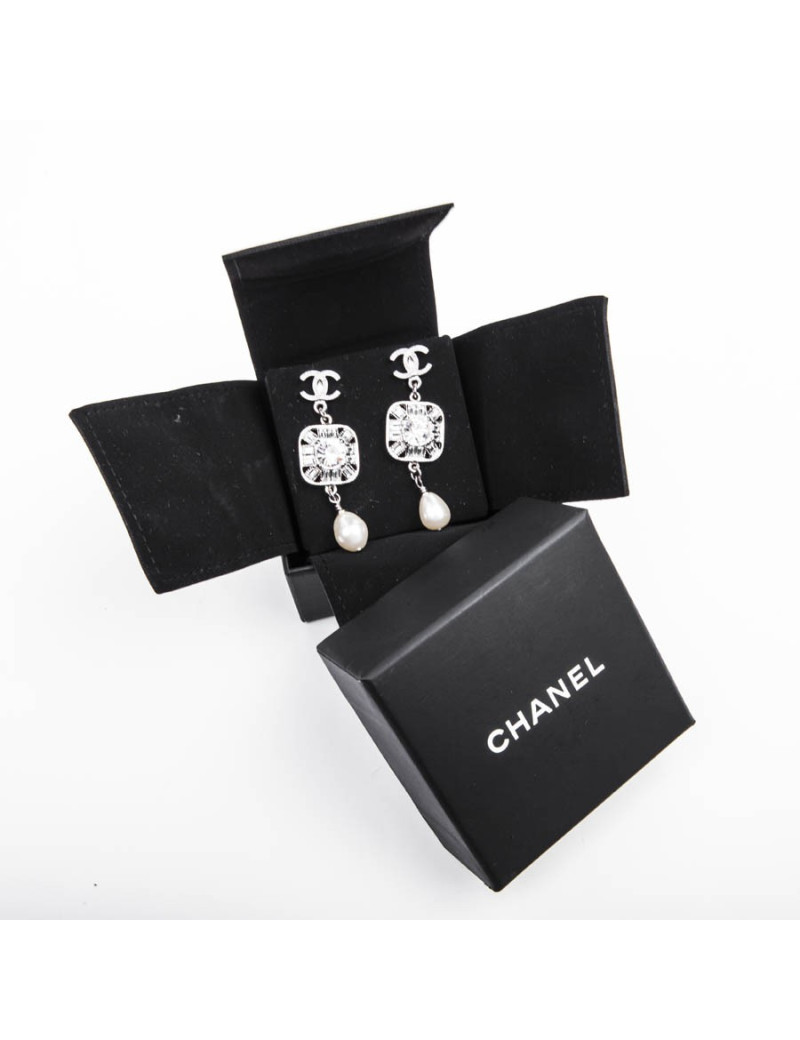 Boucles d'oreille pendantes CHANEL brillants et strass