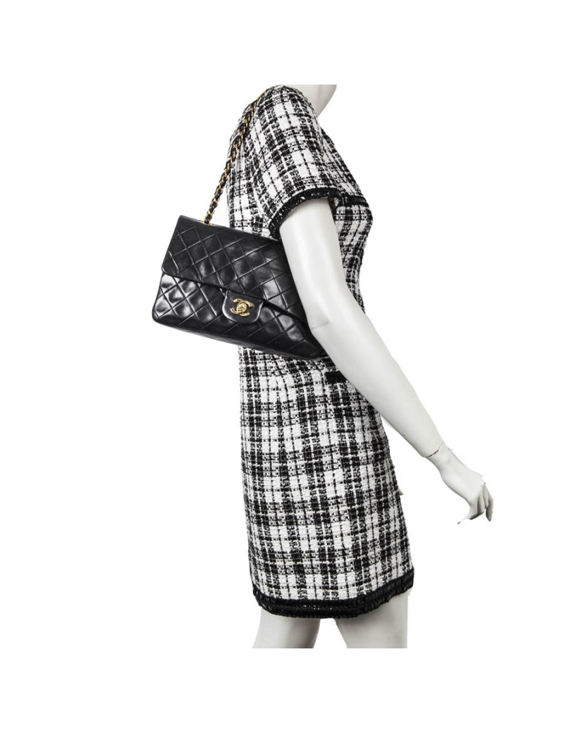 Sac timeless CHANEL en cuir d'agneau noir 