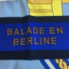 Châle HERMES bleu et jaune "balade en berline"