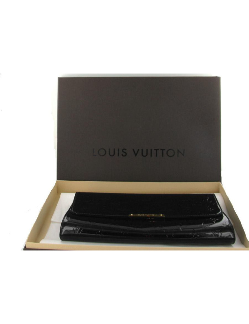 Pochette LOUIS VUITTON "Roberston" en cuir verni amarante