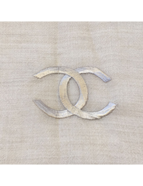 xxx Châle CHANEL en cachemire écru et marron clair