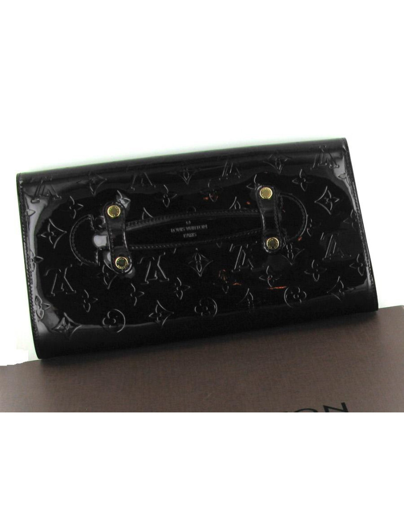 Pochette LOUIS VUITTON "Roberston" en cuir verni amarante