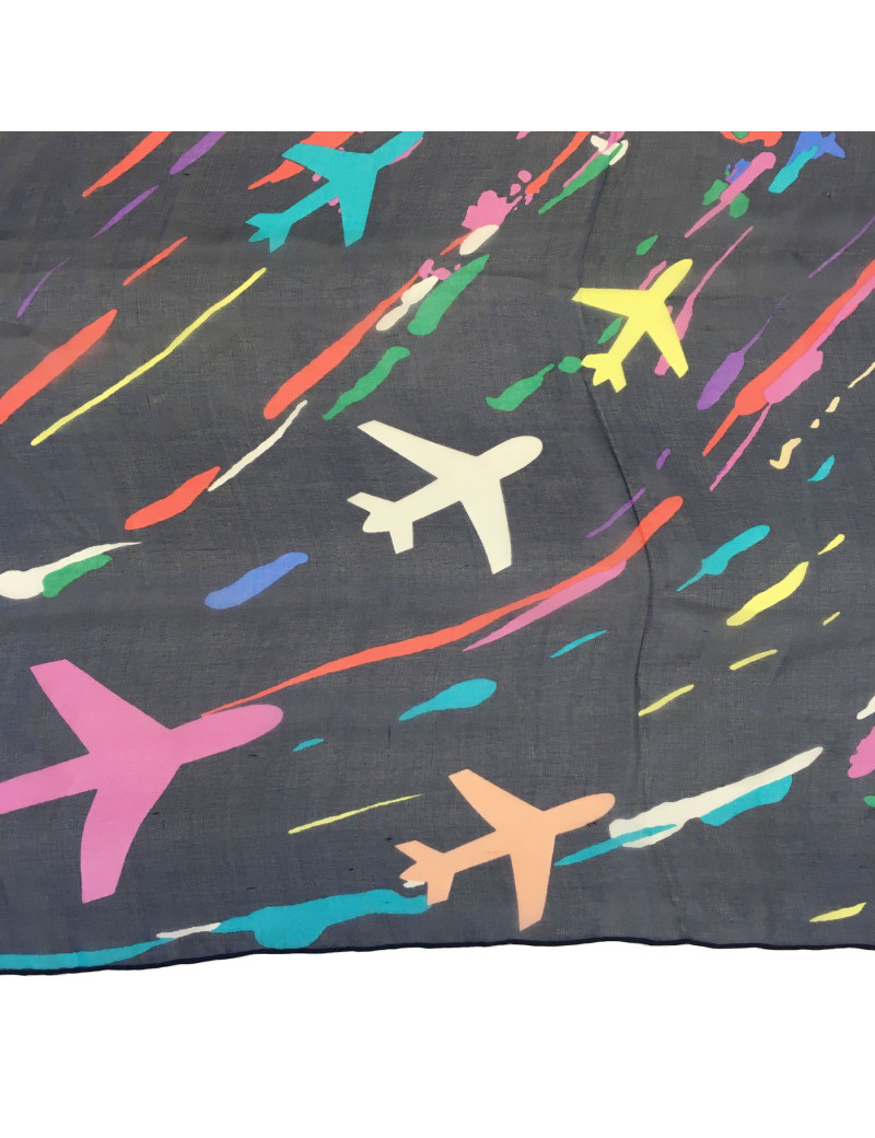 Châle CHANEL en soie bleu marine et fond multicolore