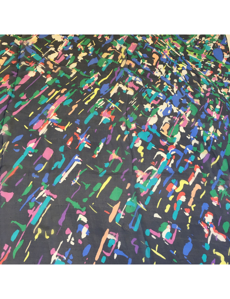 Châle CHANEL en soie bleu marine et fond multicolore