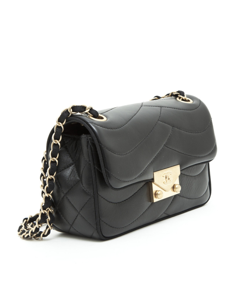 CHANEL bag in Black lamb leather