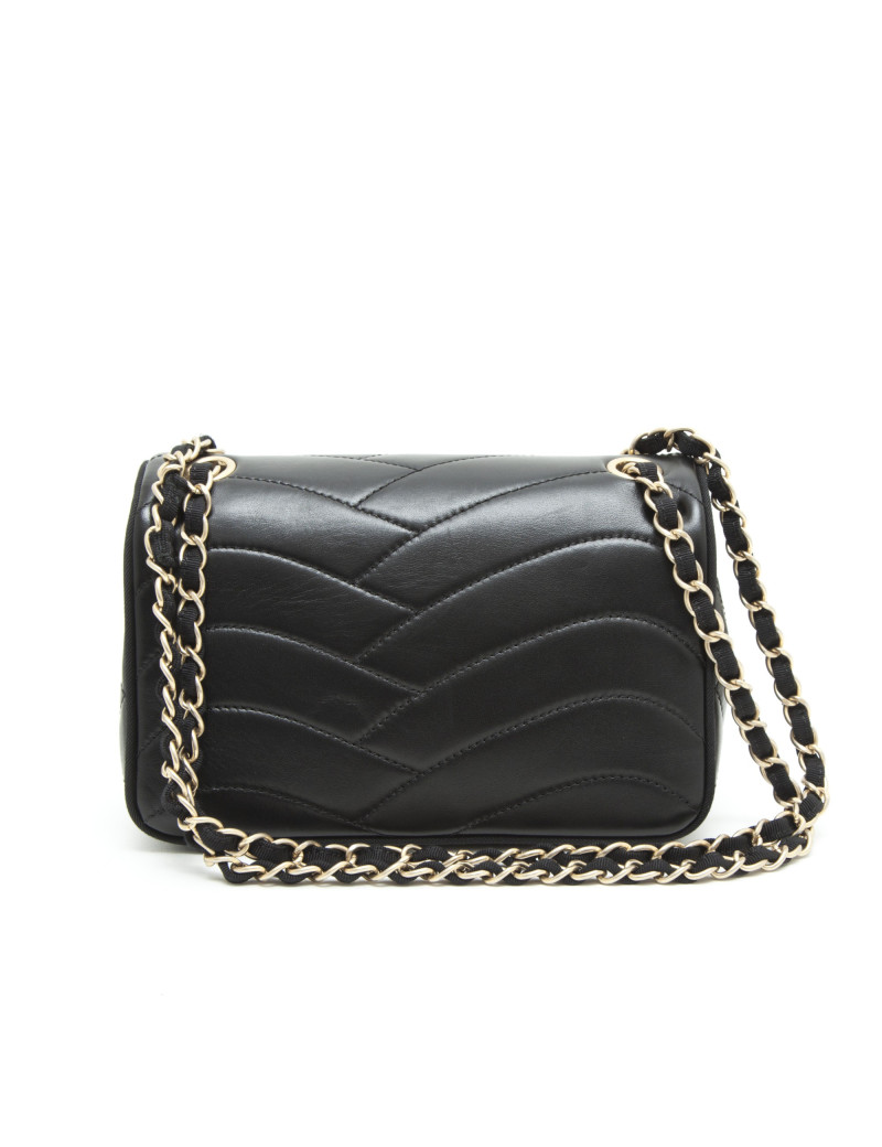 CHANEL bag in Black lamb leather
