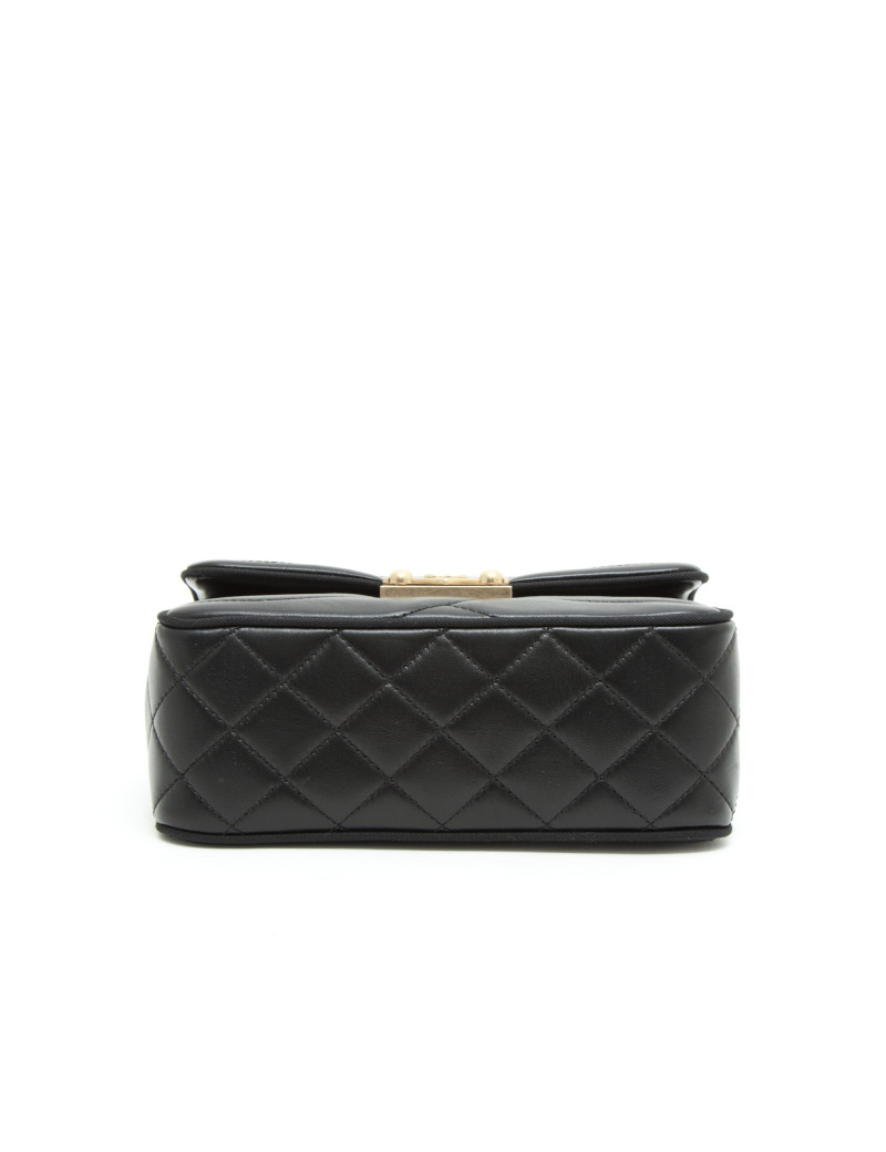 CHANEL bag in Black lamb leather