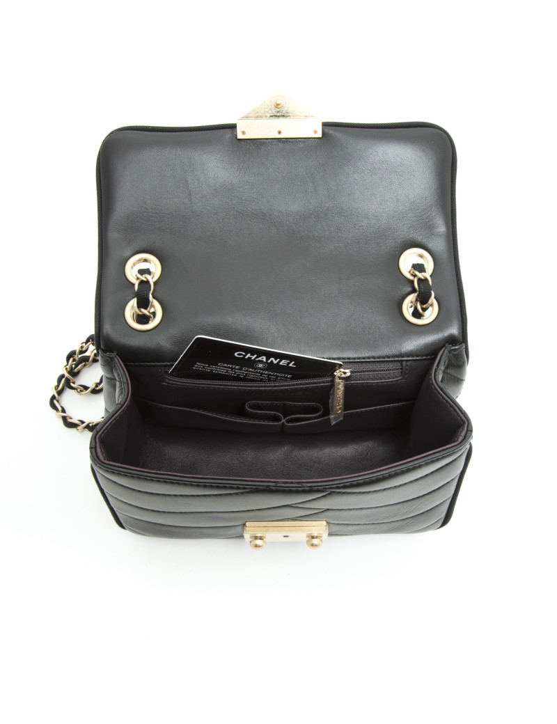 CHANEL bag in Black lamb leather
