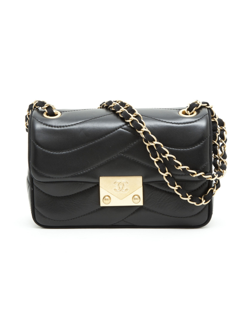 CHANEL bag in Black lamb leather