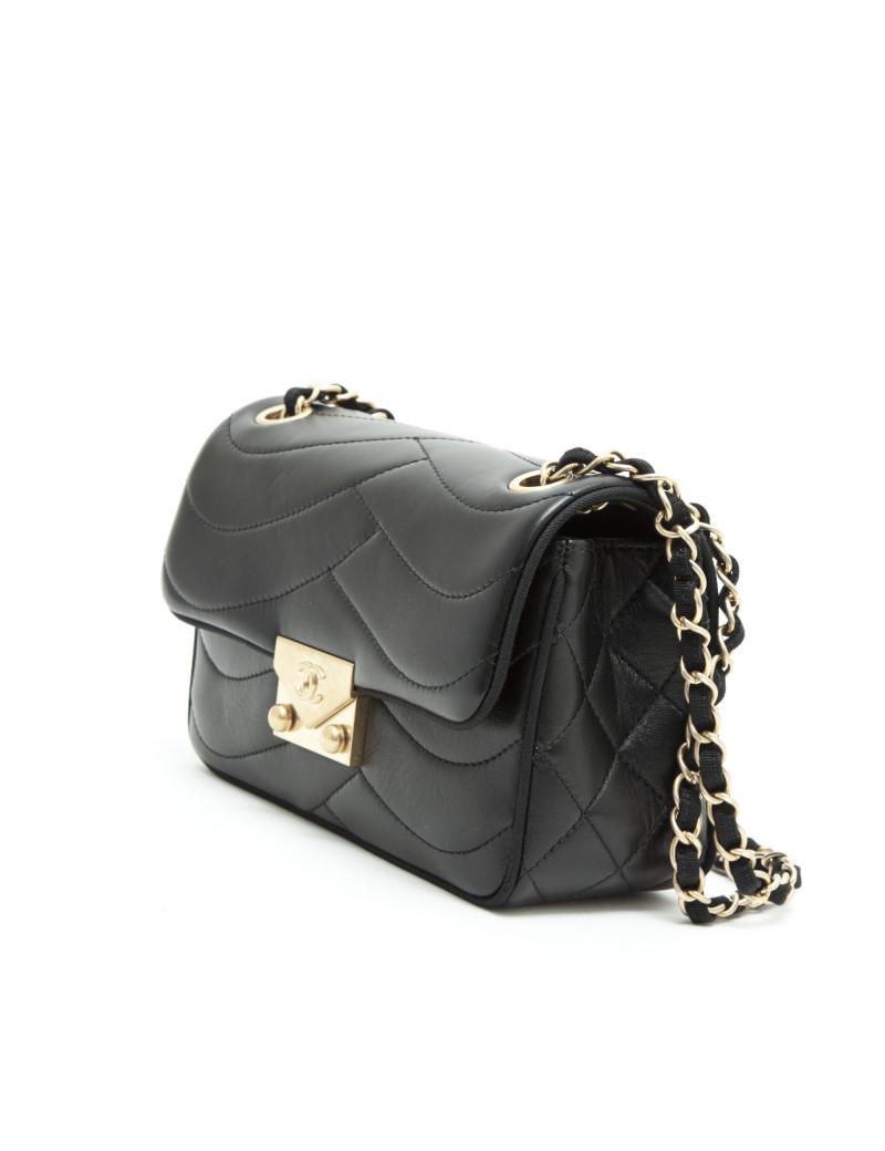 CHANEL bag in Black lamb leather