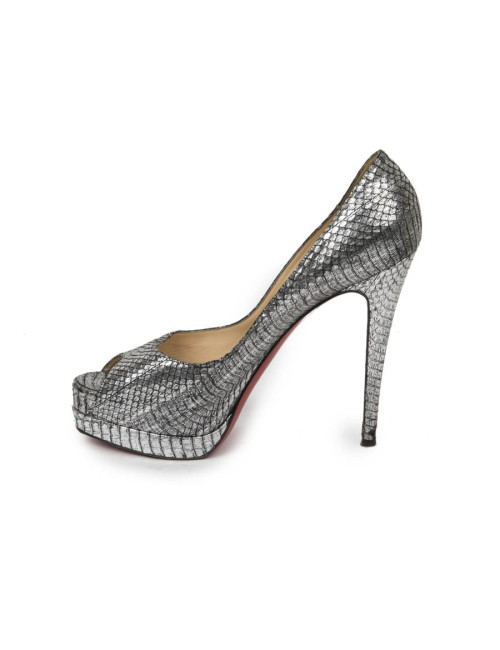 Sandales  T 39.5 CHRISTIAN LOUBOUTIN en python argent