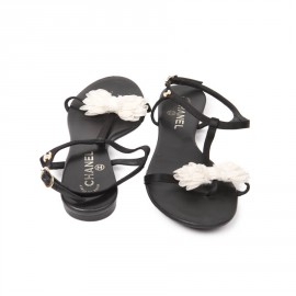CHANEL strap sandals in black leather and knot in white fabric size 38.5C