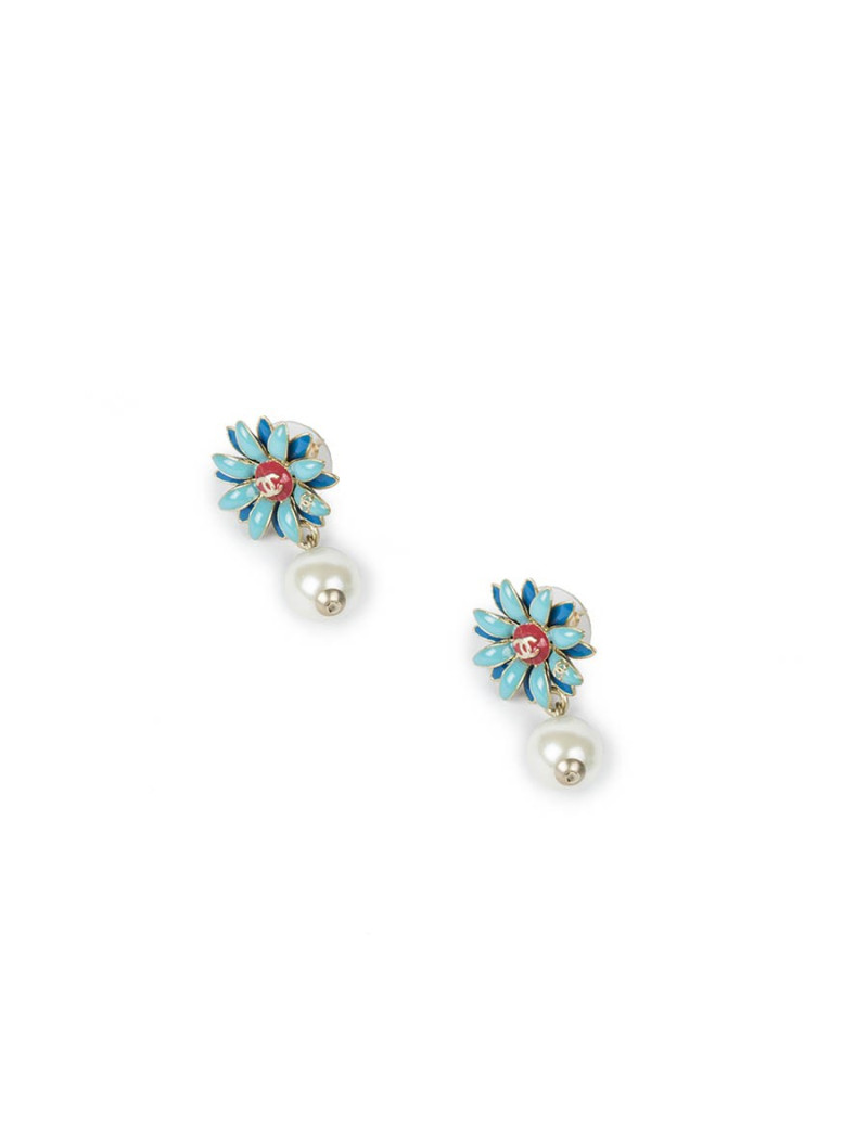 CHANEL daisy stud earrings in gilded metal and blue and coral color