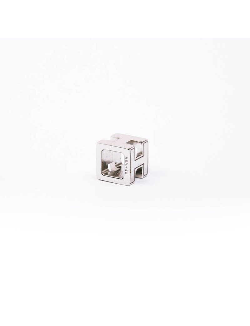 HERMES cage d'H pendant in beige lacquered palladium plated metal
