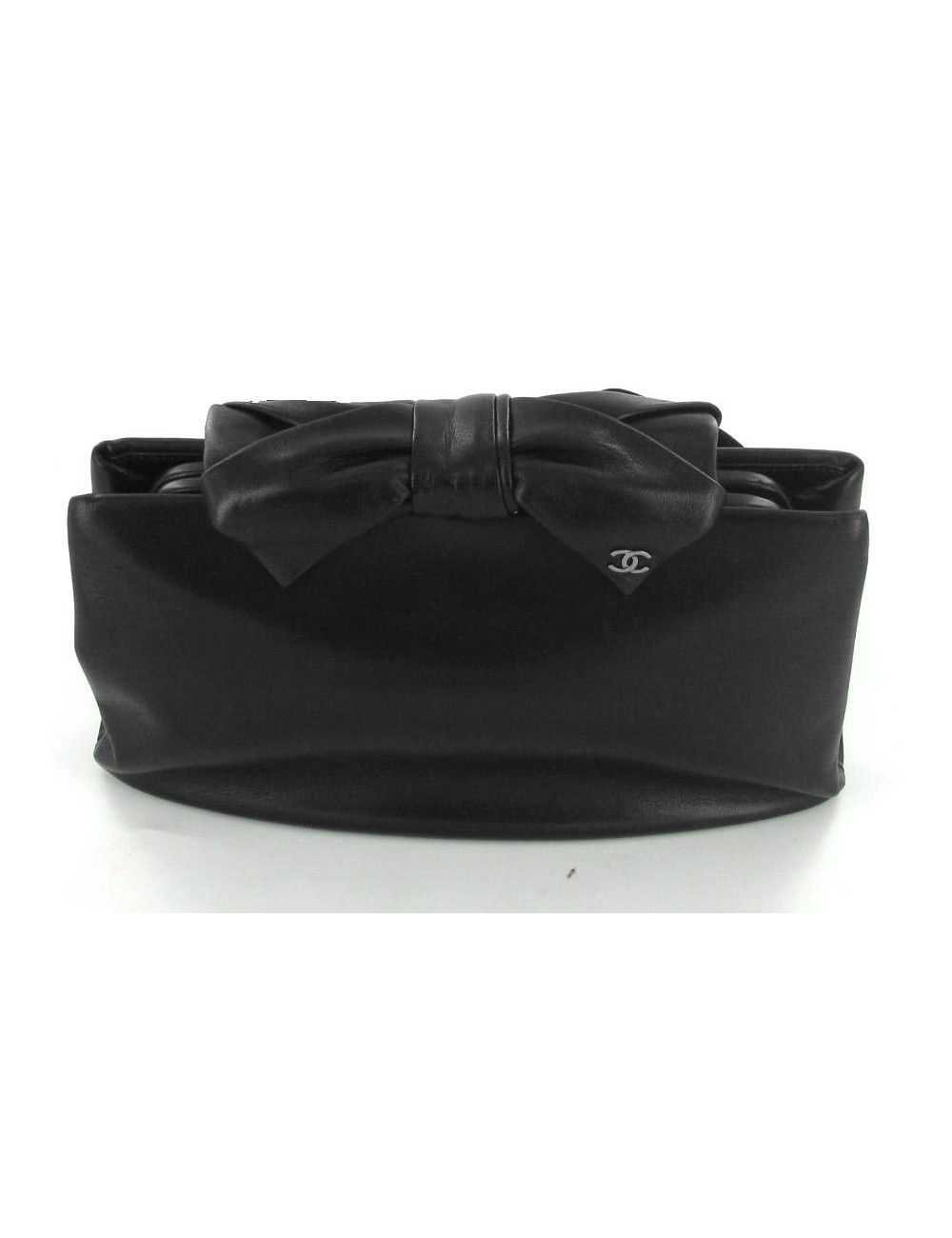 Pochette CHANEL en cuir lisse noir