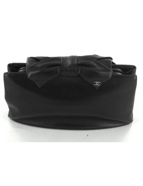 Pochette CHANEL en cuir lisse noir