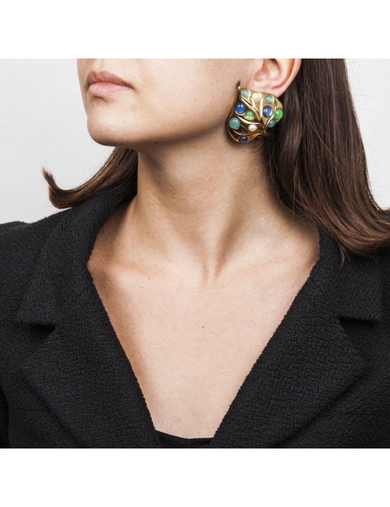 Boucles d'oreilles clips GIVENCHY feuilles serties de perles nacrées et pâte de verre