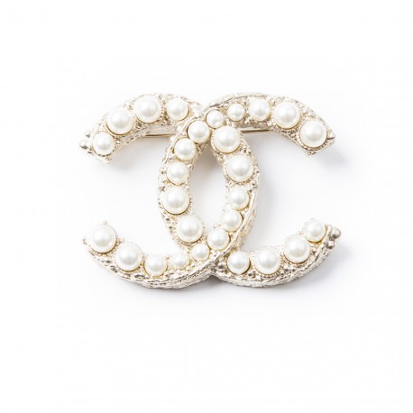 Chanel Gold Ribbon Brooch with Pearls, Crystals and CC Logo – Luxury GoRound