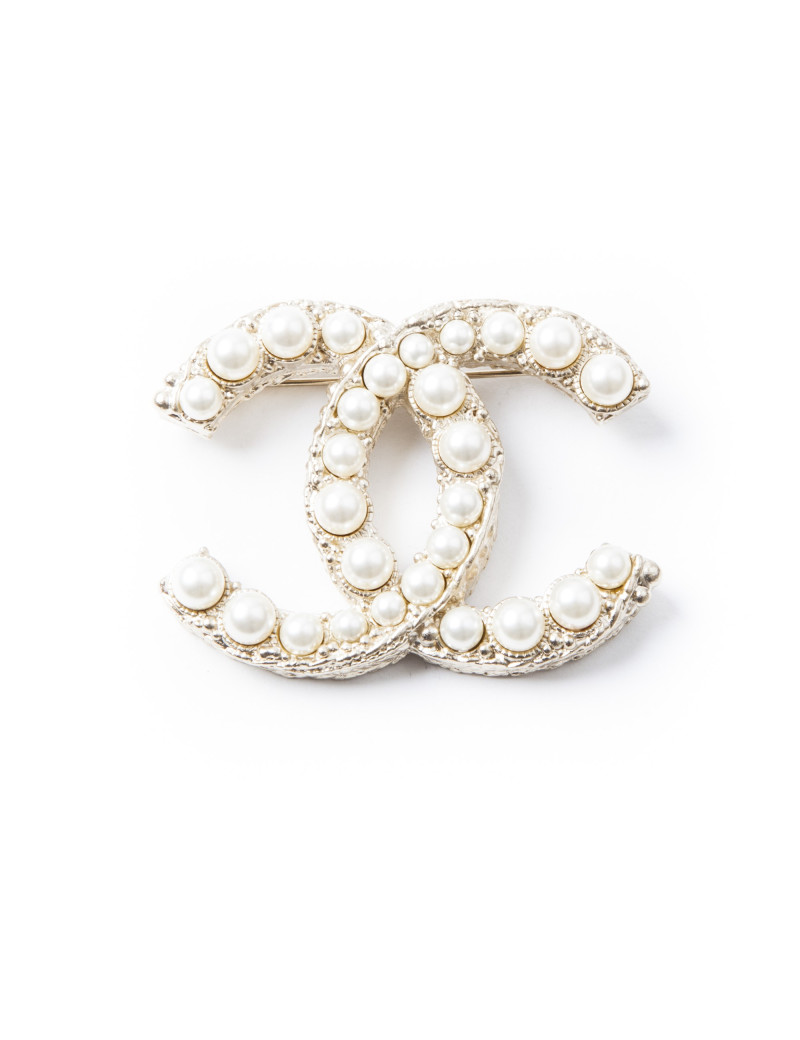   Imposante broche CHANEL perles nacrées