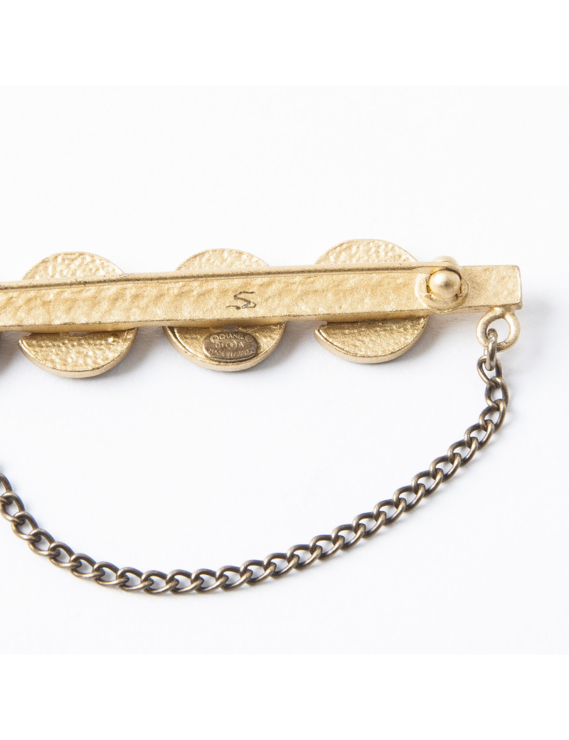 Broche Coco CHANEL dorée avec perles noires