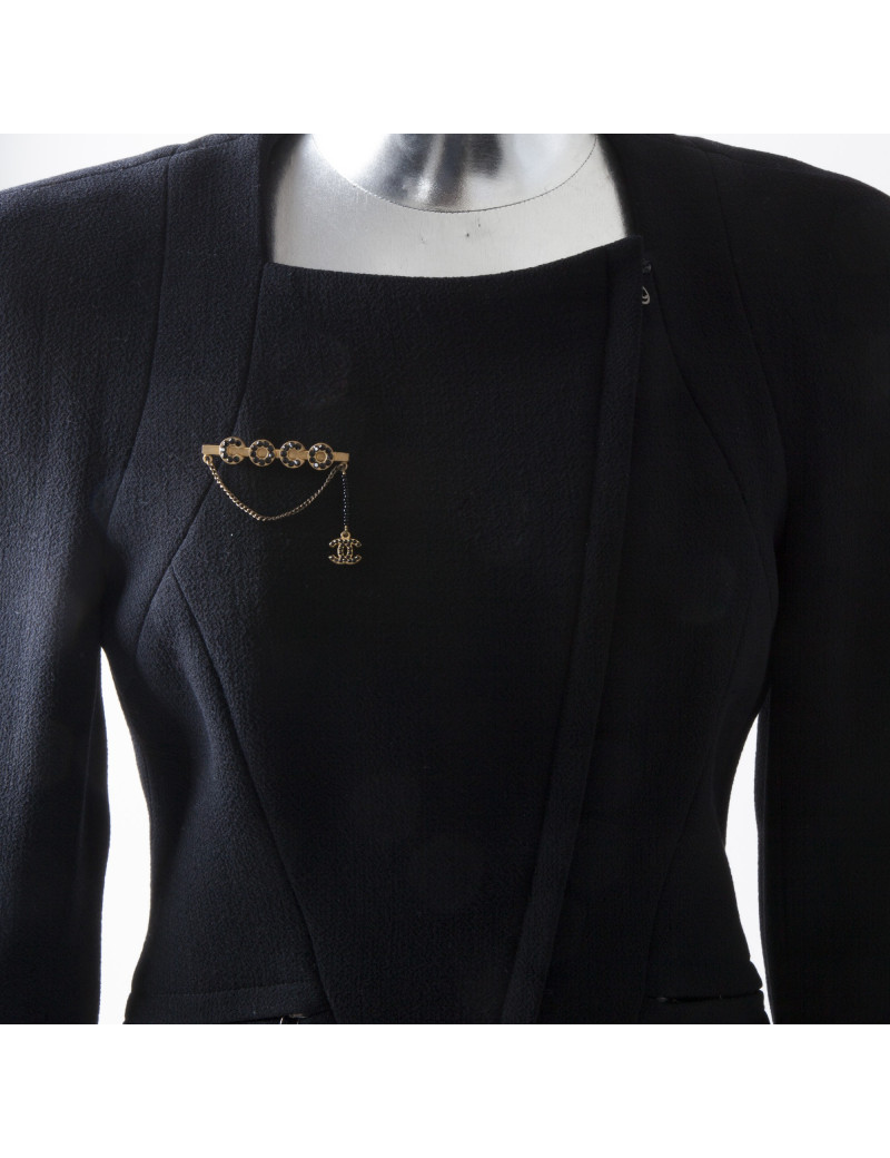 Broche Coco CHANEL dorée avec perles noires