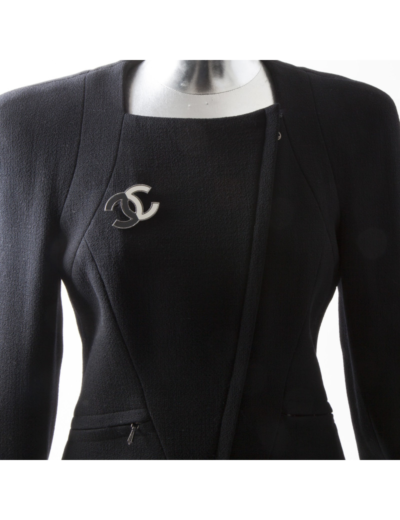 CHANEL bicoloreCC Brooch in gray and beige ruthenium metal