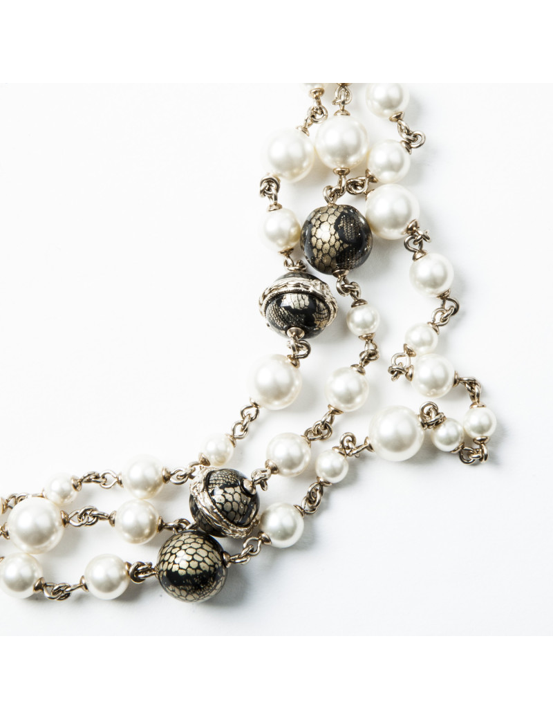 Sautoir triple rangs CHANEL perles nacrées boules noires dorées