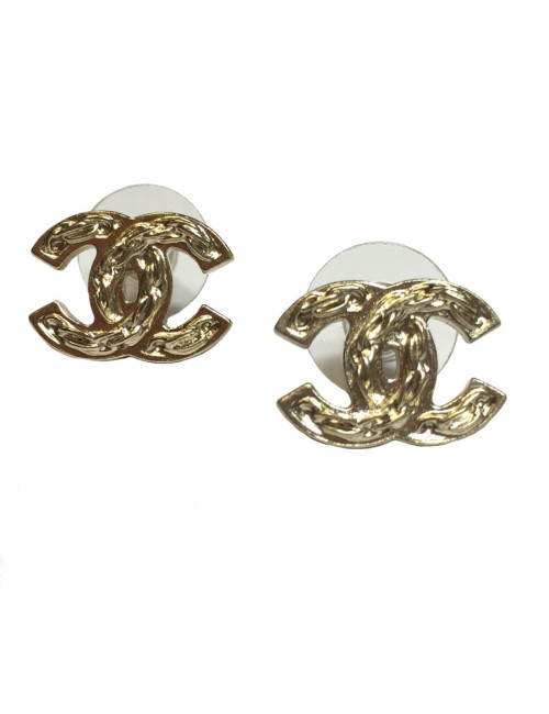 CHANEL CC stud earrings pattern embossed chain in gilded metal