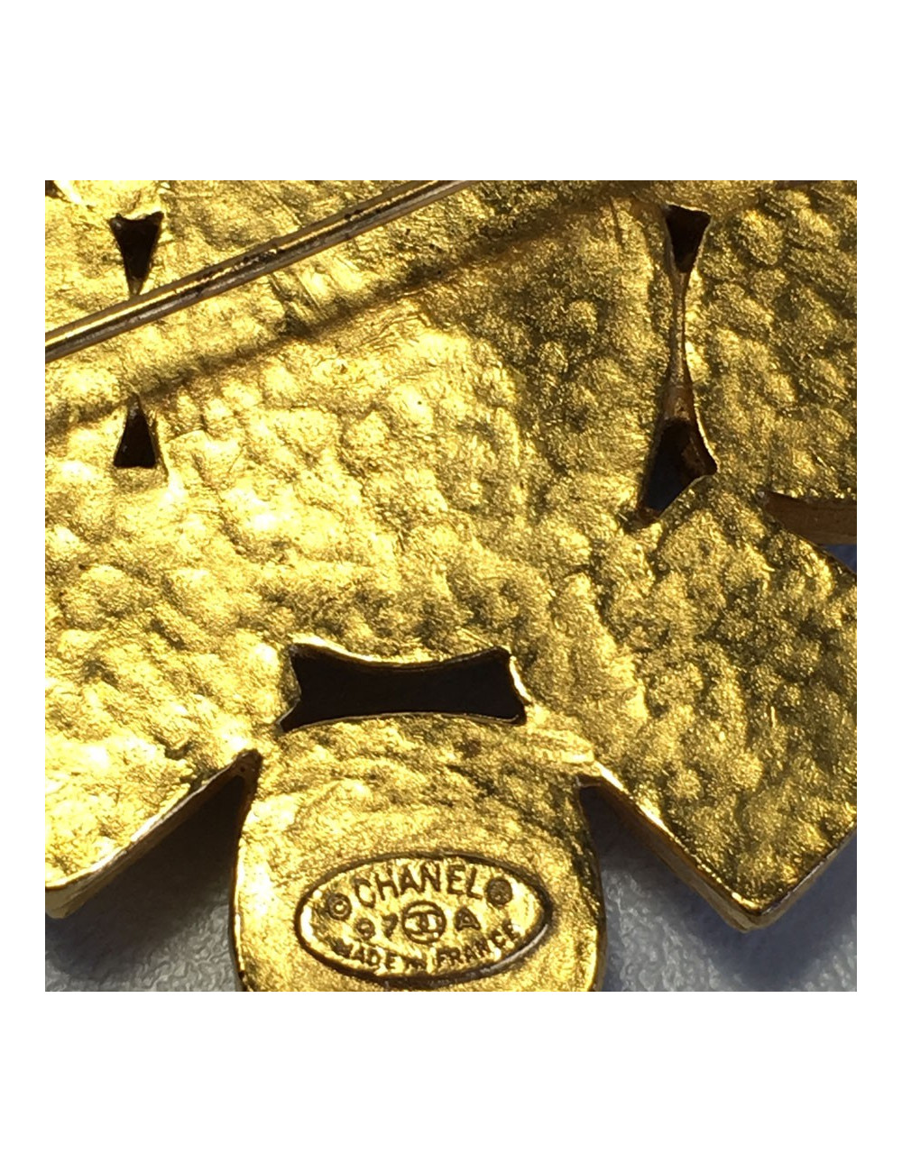 CHANEL vintage brooch in gilded and silver metal