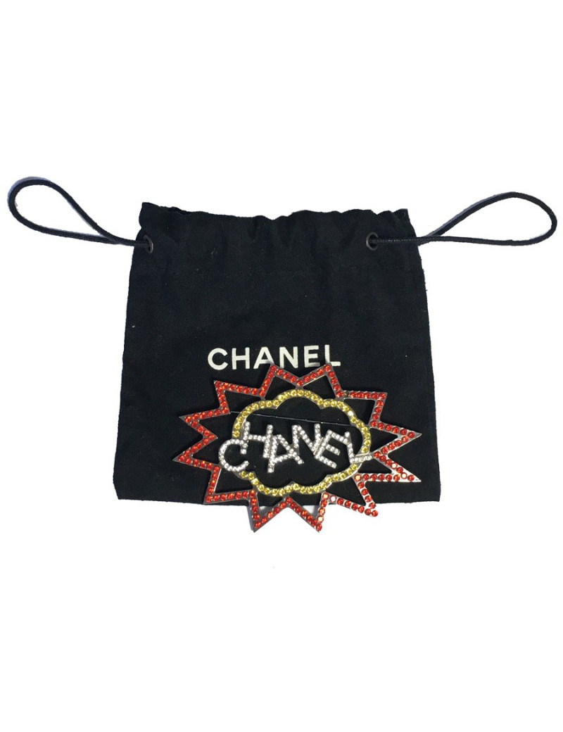 xxx Broche CHANEL 'CHANEL' en ruthénium et strass de couleur