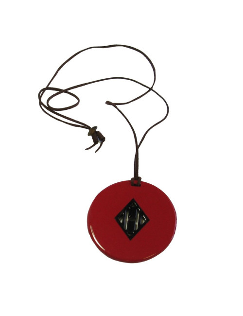 HERMES 'Kuartz' pendant in red lacquered wood and buffalo horn