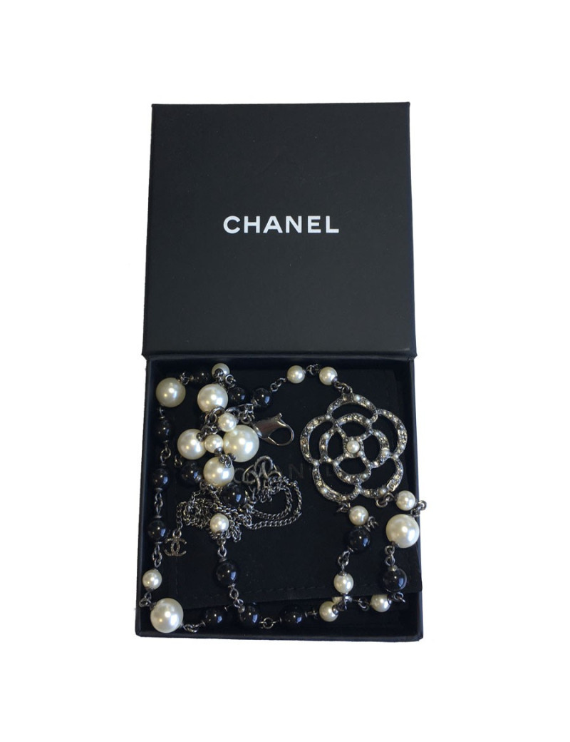 Collier CHANEL double rangs perles nacrées et perles noirs et camélia