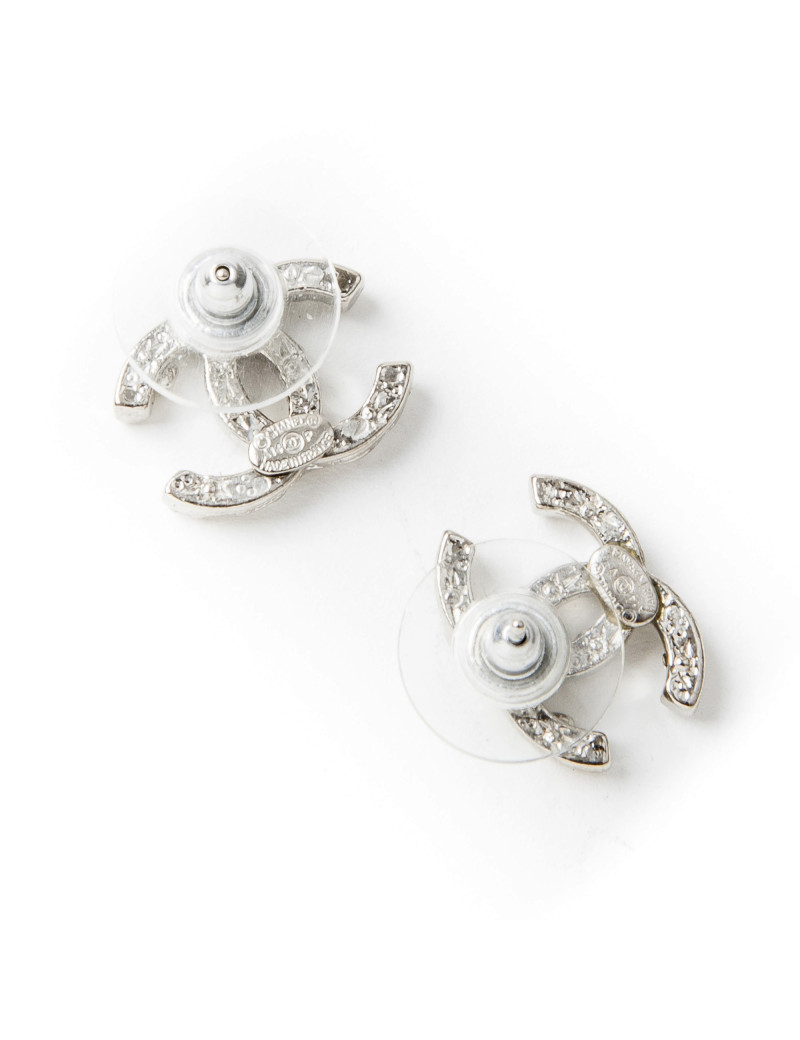 CHANEL CC stud earrings in silver metal and rhinestones