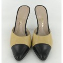 T39.5 CHANEL beige and black two-tone leather mules