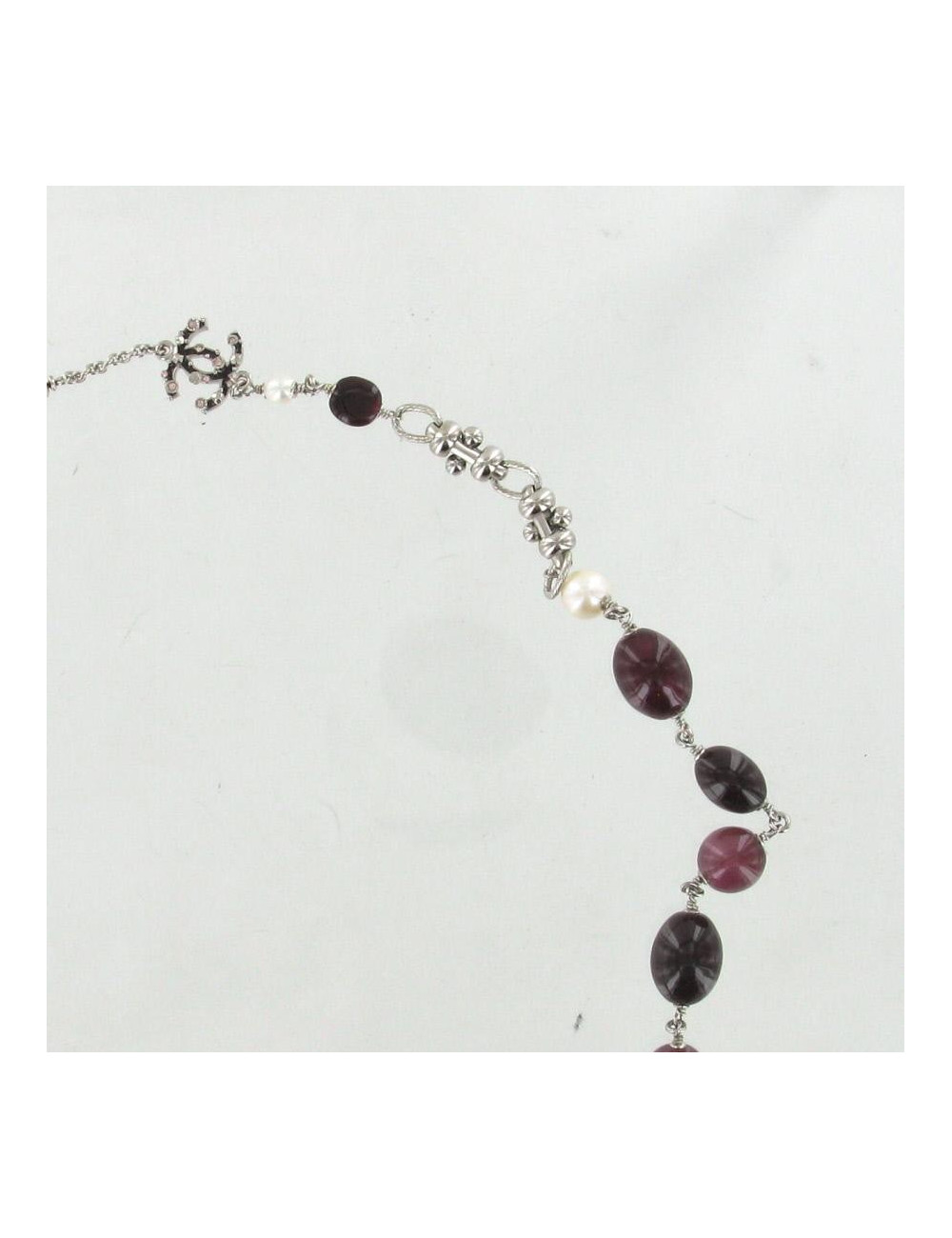 Sautoir CHANEL perles couleur cerise et cc strass