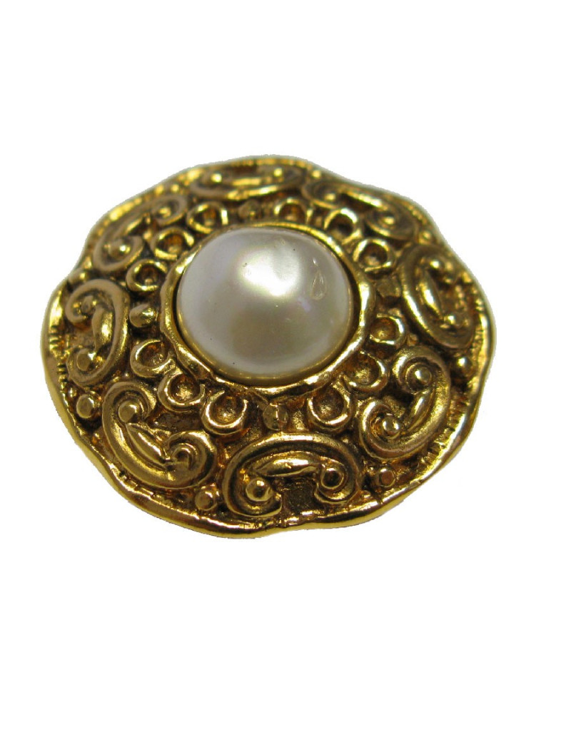 CHANEL vintage clip-on earrings in gilt metal and pearly bead