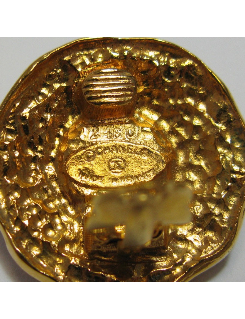 CHANEL vintage clip-on earrings in gilt metal and pearly bead