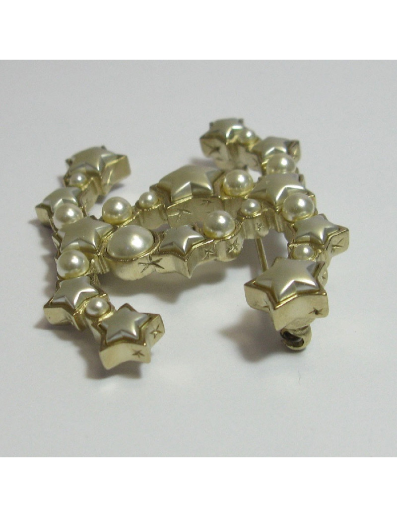 CHANEL CC brooch in gilded metal, pearls and stars