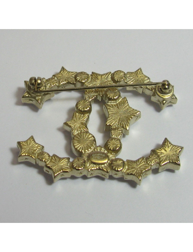 CHANEL CC brooch in gilded metal, pearls and stars