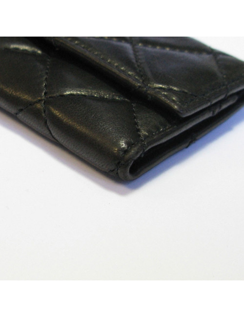 Porte clefs CHANEL cuir matelassé noir