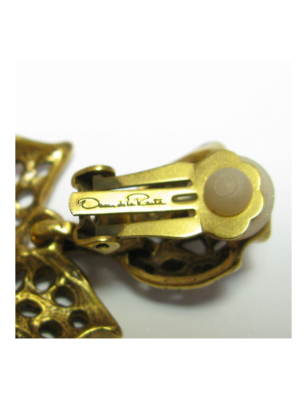 OSCAR DE LA RENTA pendant clip-on earrings in gilded metal