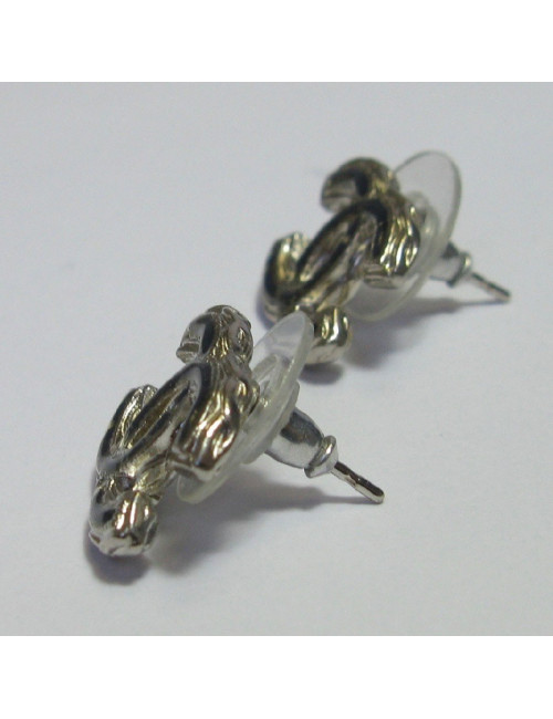 Boucles d'oreille clous Chanel CC argenté et émail noir