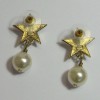 Boucles d'oreille clous Chanel étoile dorés et perle nacrée