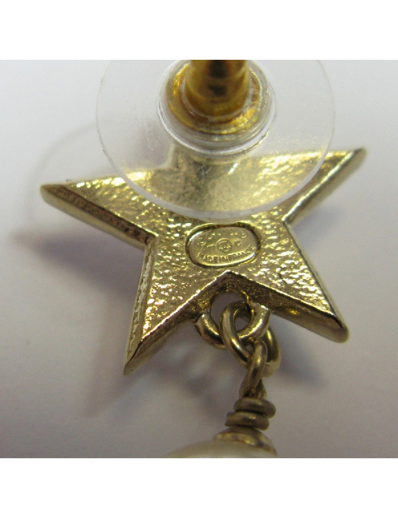 CHANEL stud earrings star in gilded metal and pearl