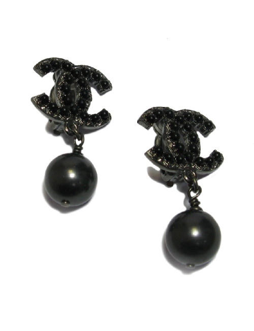 Boucles d'oreilles clips Chanel perles noires